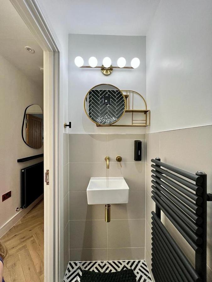 Charming 3-bed House With 1 Parking Space *