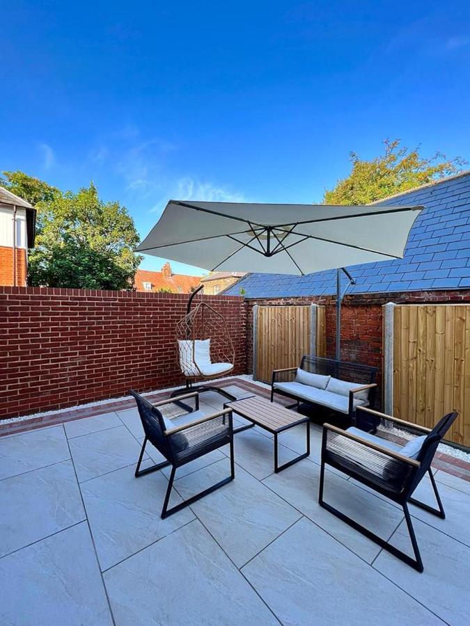 Charming 3-bed House With 1 Parking Space *