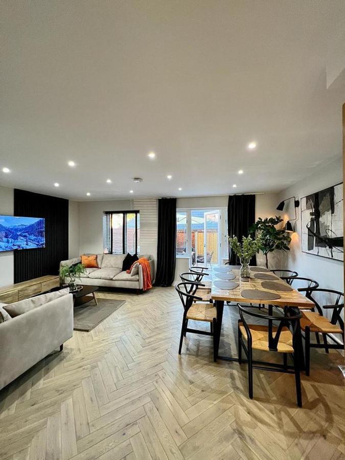 Charming 3-bed House With 1 Parking Space Holiday home *