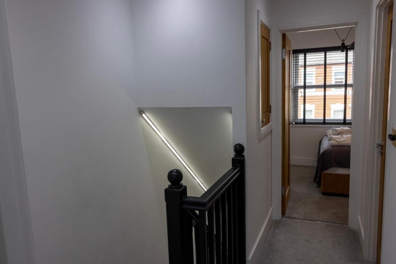 Holiday home Charming 3-bed House With 1 Parking Space *