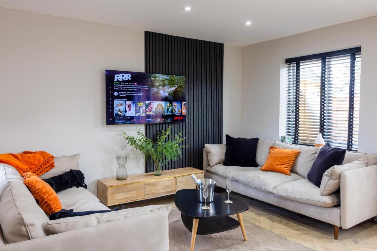 Charming 3-bed House With 1 Parking Space * Canterbury